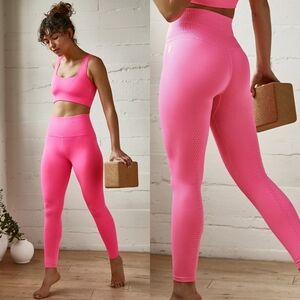 NWOT Free people Movement high-rise 7/8 length Good Karma leggings hot pink